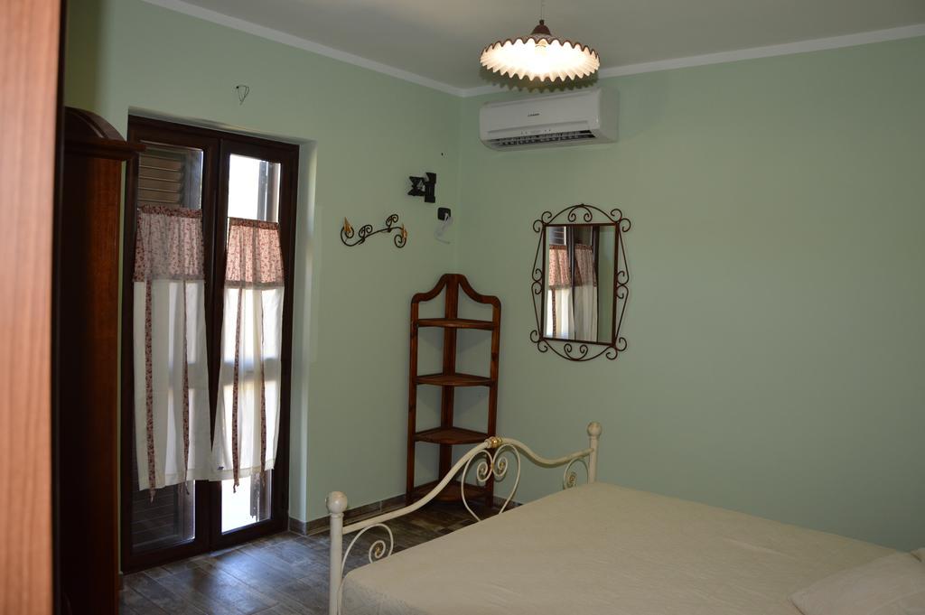 Agriturismo Donna Beatrice Bianco Værelse billede